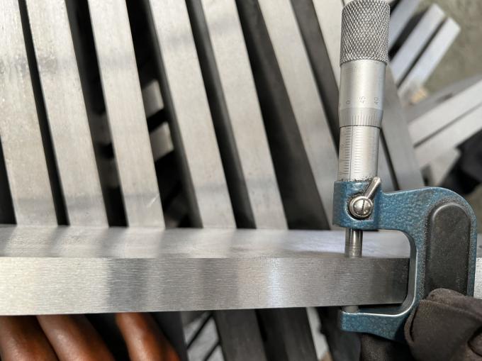 مخصصة الماكينة الهيدروليكية القطع شفرات الشفرات الفولاذ المقاوم للصدأ شفرات قطع سكين معدن شفرة آلة قطع 18